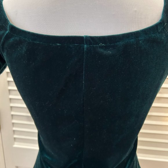 Emerald Green Velvet Dress. - Picture 3 of 8
